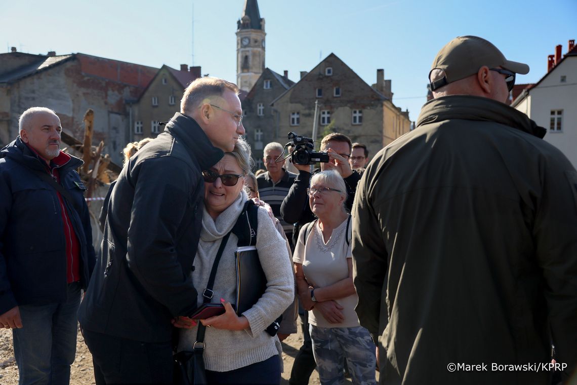 Prezydent Andrzej Duda z wizytą na terenach powodziowych