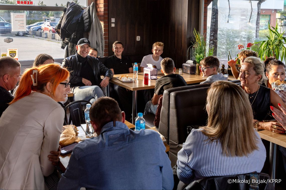 Karol Nawrocki, prezydent Karol Nawrocki, prezydent RP Karol Nawrocki, uczniowie poszli na kebab z Karolem Nawrockim, sobota prezydenta Nawrockiego