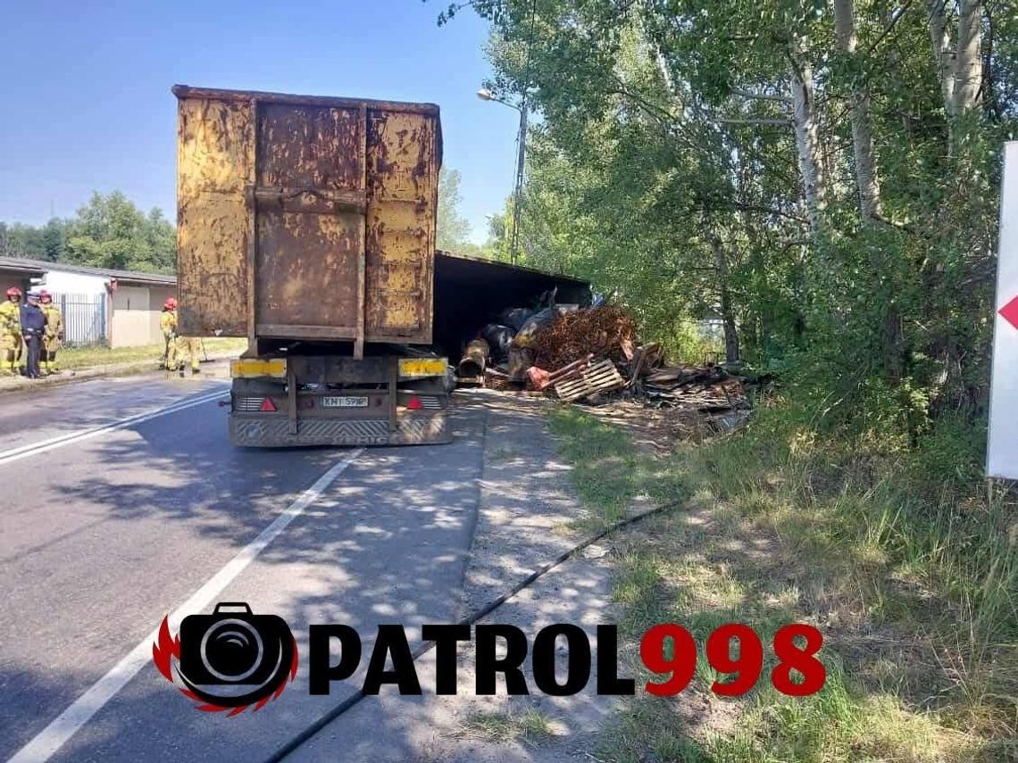wypadek Kraków, przewrócona ciężarówka, ul. Giedroycia, utrudnienia w ruchu, wypadek Giedroycia