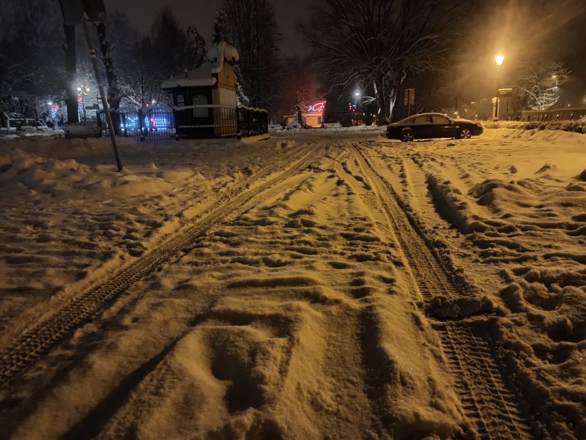 Rabczańscy drogowcy jak co roku zaskoczeni przez zimę (ZDJĘCIA)