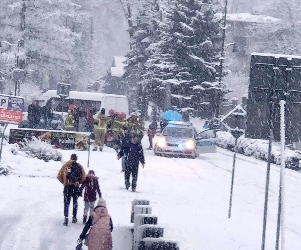 Zimowy armagedon w Rabce-Zdroju. Drogowcy znów zaspali (ZDJĘCIA)