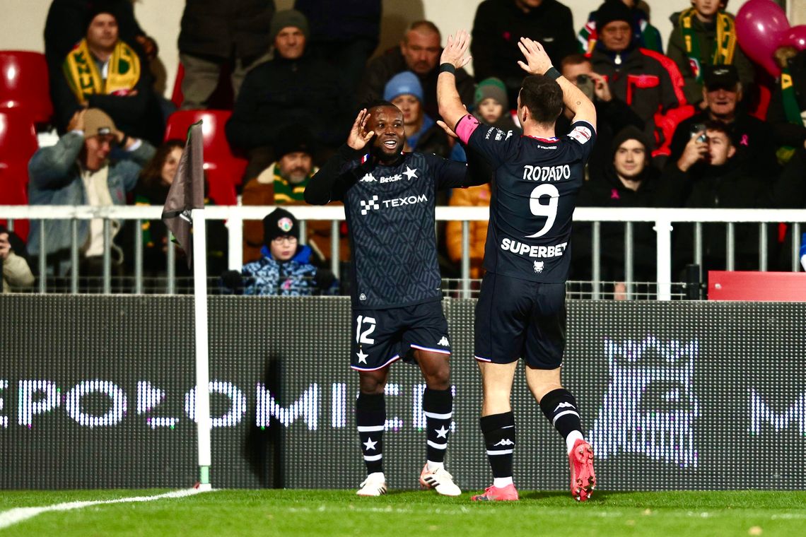 Wisła Kraków, Puszcza Niepołomice, Betclic 1 Liga, piłka nożna, piłkarskie emocje, Wisła rozbiła w Niepołomicach Puszczę, Maciej Kuziemka, Angel Rodado