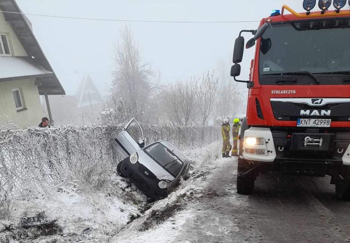 Na zdjęciu niedzielny wypadek na drodze powiatowej w Rdzawce