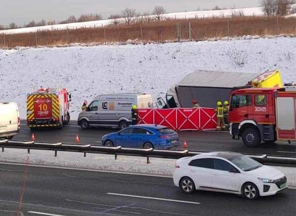 Na zdjęciu miejsce wypadku w okolicy węzła Balice I na autostradzie A4