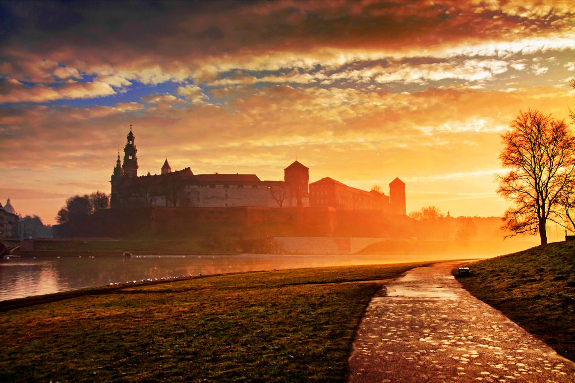 Na zdjęciu widok na rzekę Wisłę i Wawel w Krakowie