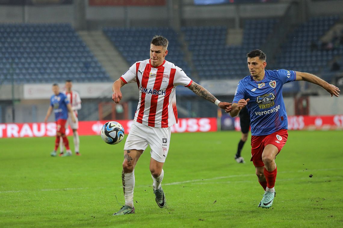 Na zdjęciu kadr z piątkowego meczu Cracovii z Piastem Gliwice