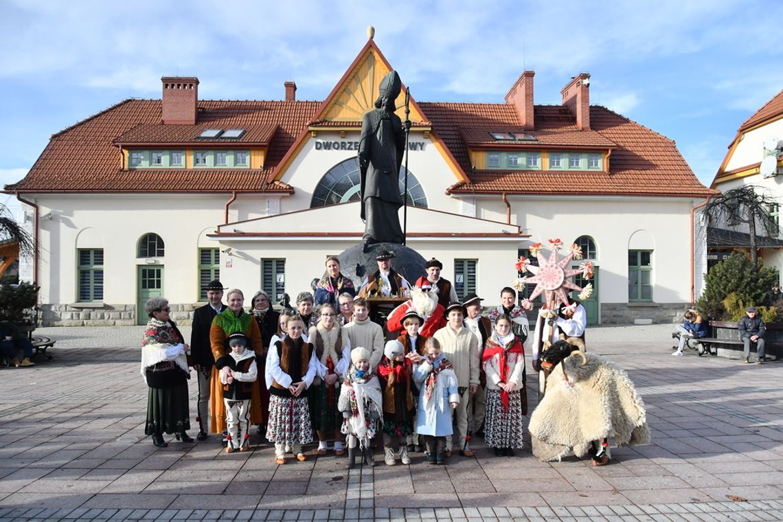 Robcusie i Robcanie kolędowali na placu św. Mikołaja (ZDJĘCIA)