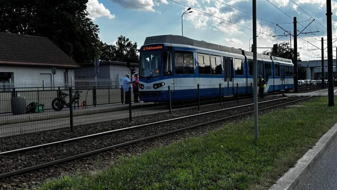 Na zdjęciu miejsce potrącenia rowerzysty przez tramwaj w Krakowie