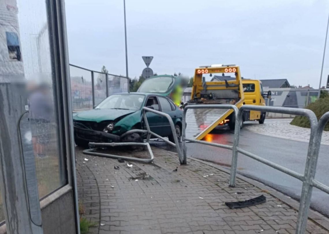 wypadek Kęty, kolizja Mickiewicza Kęty, samochód rozbity Kęty, ulica Mickiewicza wypadek, Kęty 9 lipca