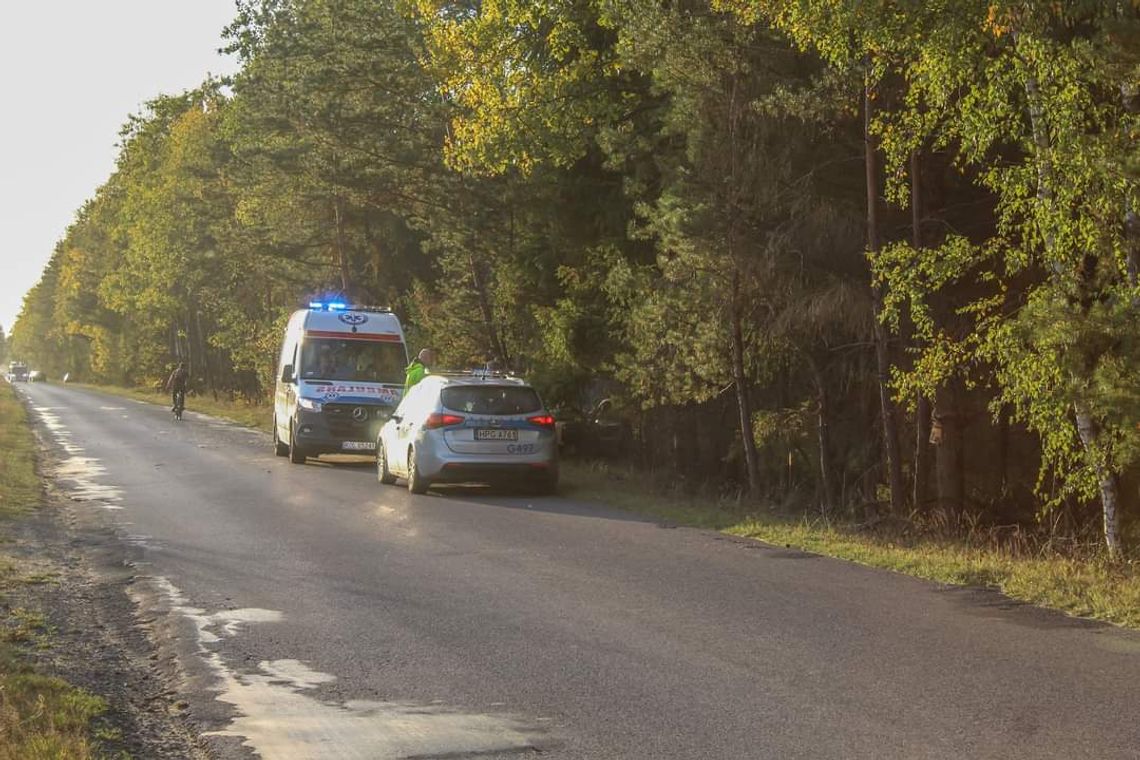 Samochód rozbił się na drzewie w Bukownie