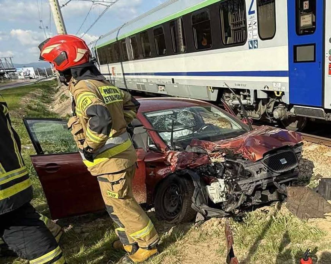 wypadek Biały Dunajec, wypadek pociąg samochód Biały Dunajec, przejazd kolejowy Biały Dunajec, IC Tatry wypadek, Zakopane Warszawa pociąg wypadek