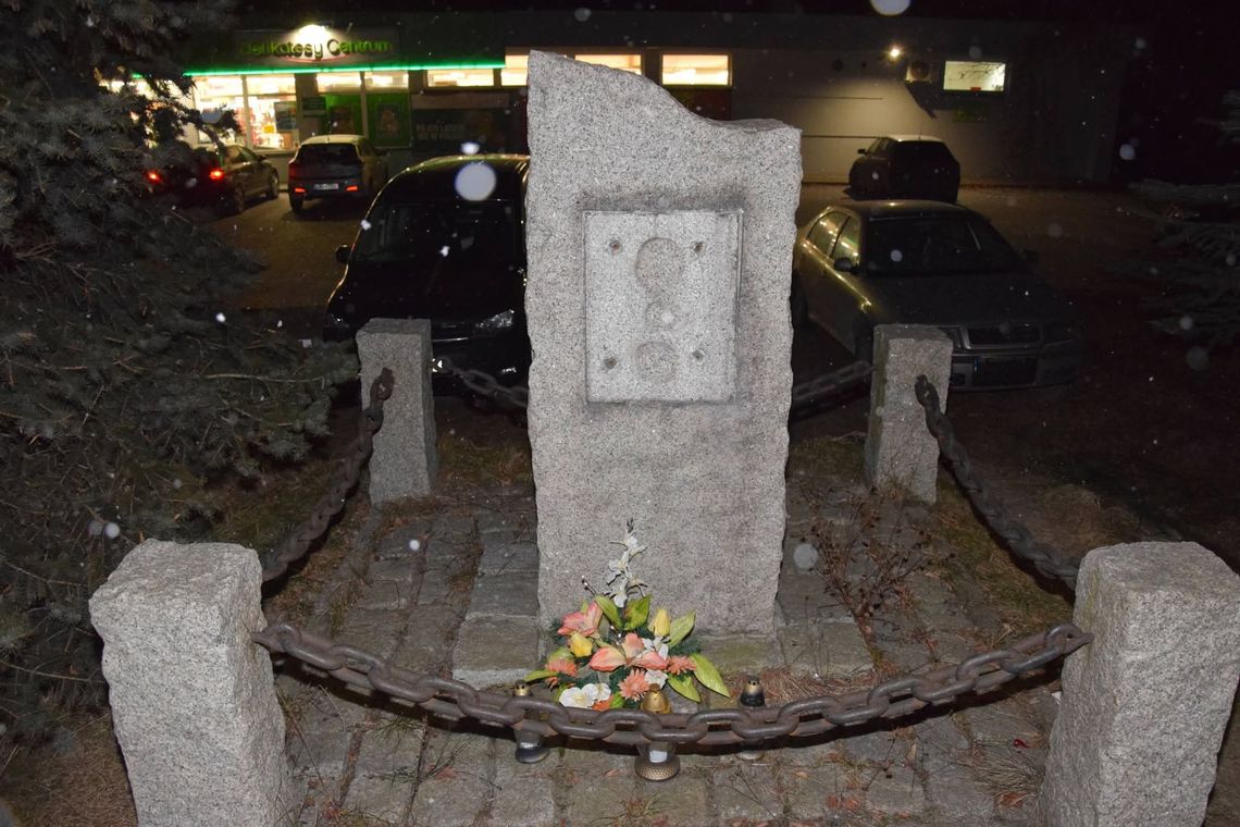 Rajsko, powiat oświęcimski, na sygnale, wandale, kradzież tablicy, wandalizm