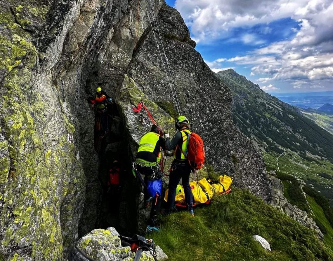 Na zdjęciu ratownicy TOPR podczas jednej z akcji ratunkowej