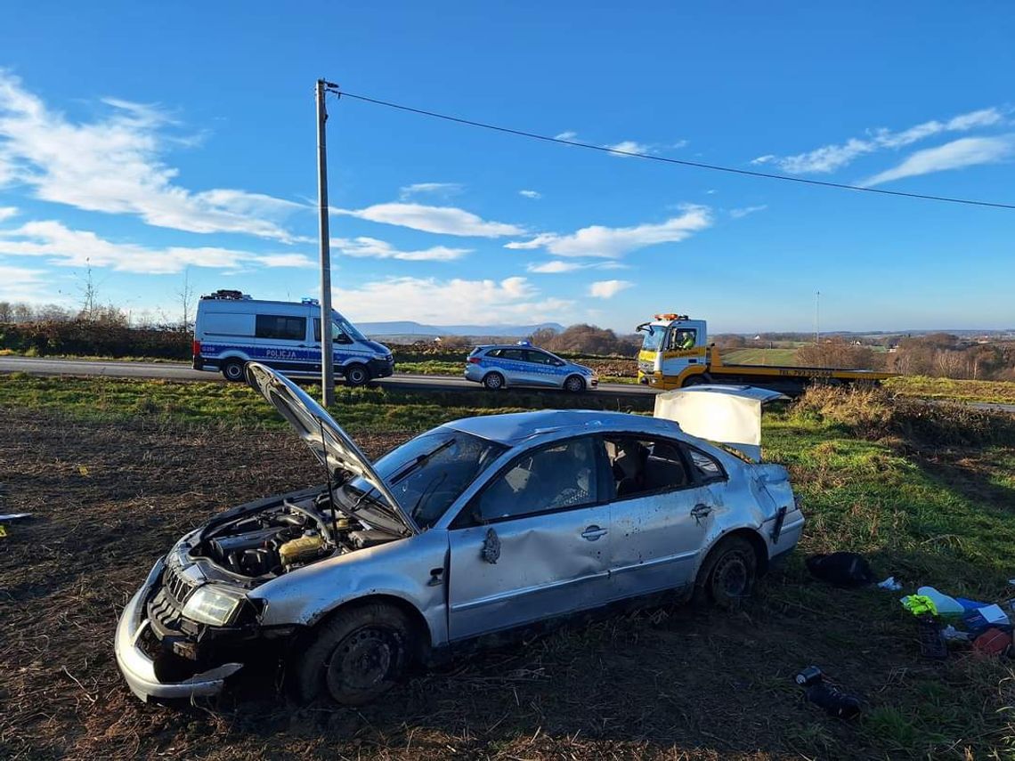 Śmierć podczas dachowania pojazdu we Frydrychowicach [FOTO]