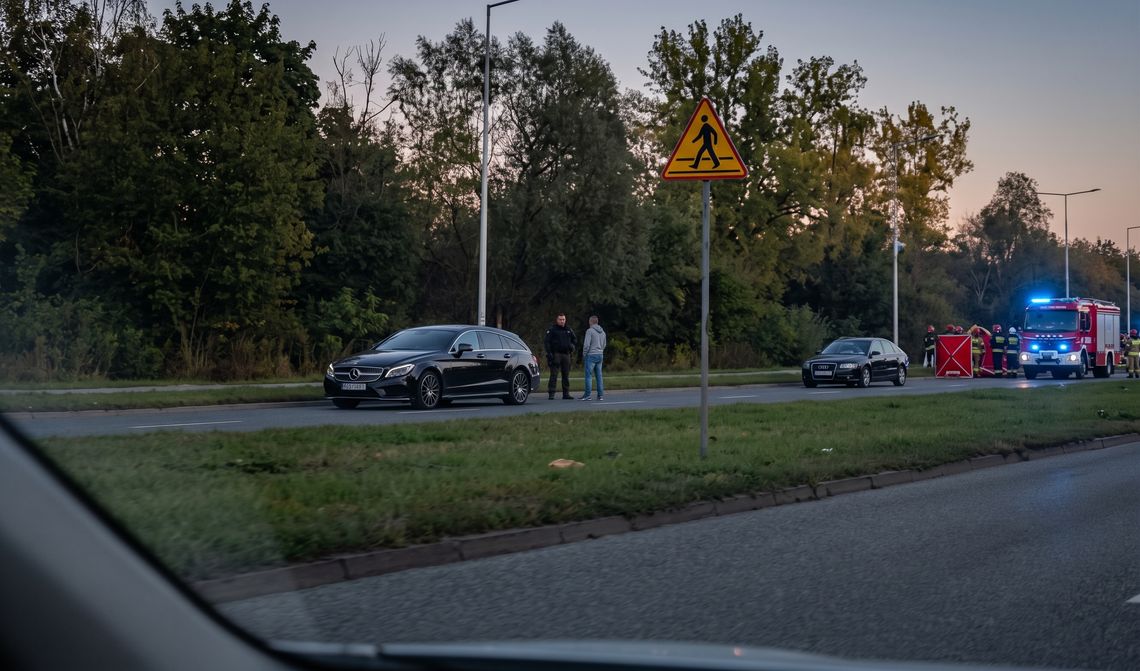 Śmiertelne potrącenie na al. Piłsudskiego w Nowym Sączu. Nie żyje 50-letni pieszy Śmiertelne potrącenie na al. Piłsudskiego w Nowym Sączu. Nie żyje 50-letni pieszy