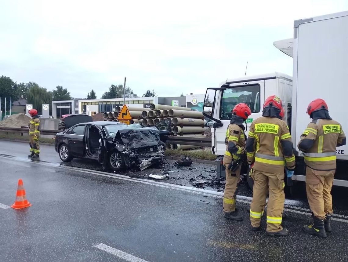Śmiertelny wypadek na DK94 w Wieliczce. Audi zderzyło się z ciężarówką
