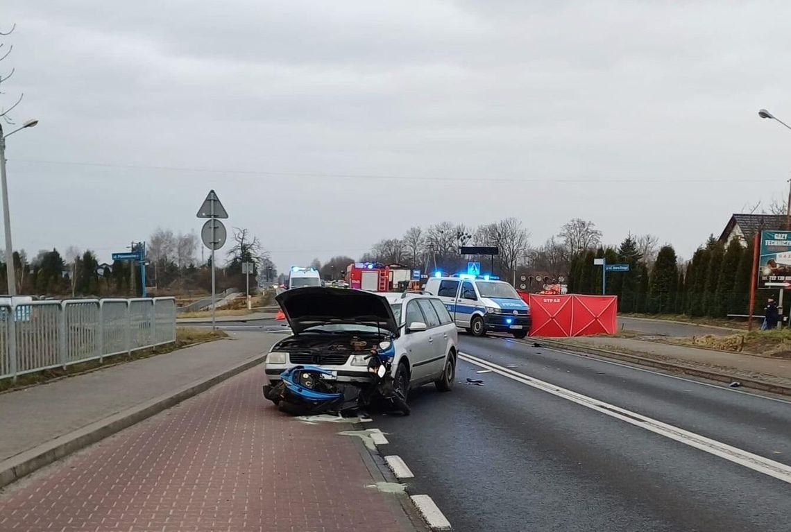 Śmiertelny wypadek na skrzyżowaniu w Oświęcimiu. Nie żyje motorowerzysta [FOTO]