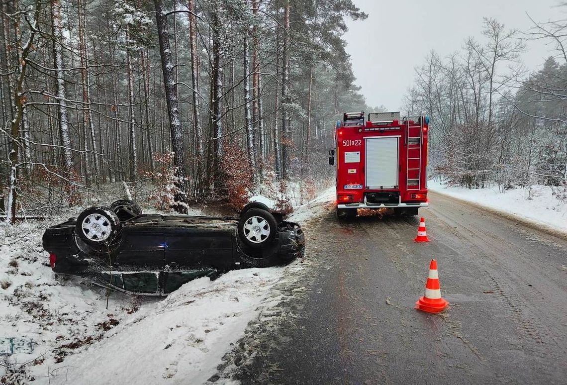 Śnieżny poranek w Olkuszu. Atak zimy znów zaskoczył kierowców