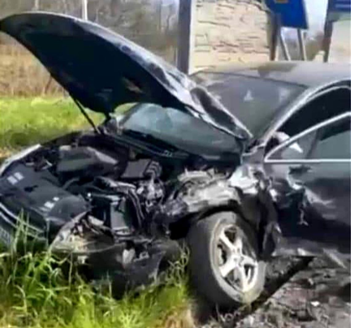 Na zdjęciu rozbity pojazd po wypadku w Skawinie