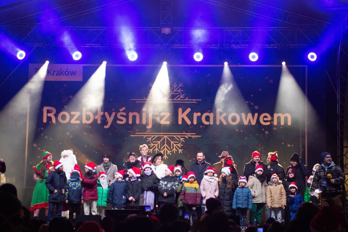 Mikołajki, krakowski rynek, choinka na rynku w Krakowie, Kraków, rozświetlona choinka, ekologiczna choinka, Aleksander Miszalski