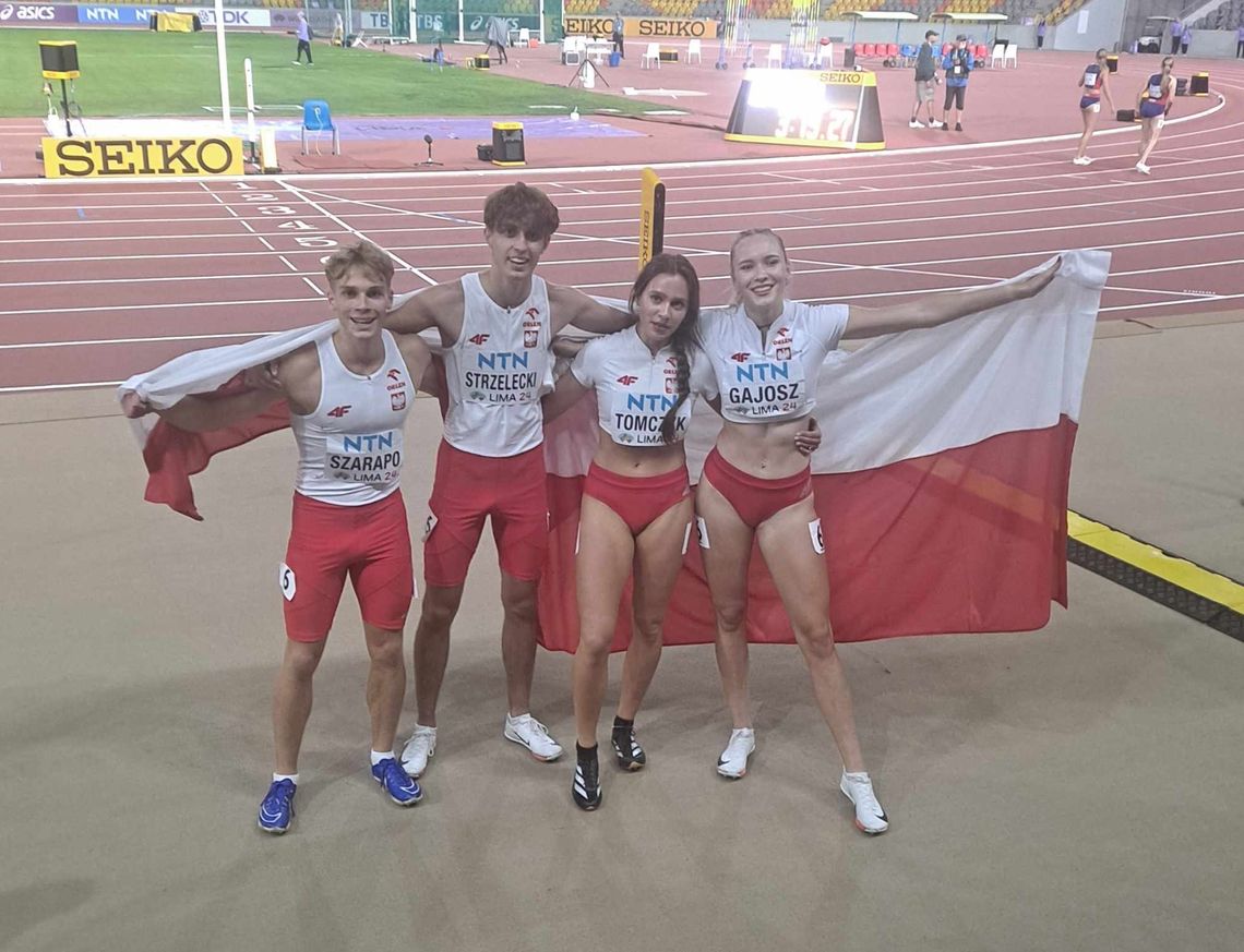 Sztafeta mieszana 4x400 metrów ze srebrnym medalem Mistrzostw Świata Juniorów w Limie