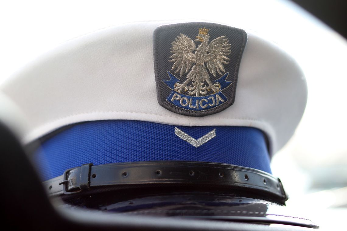 Czapka policyjna.