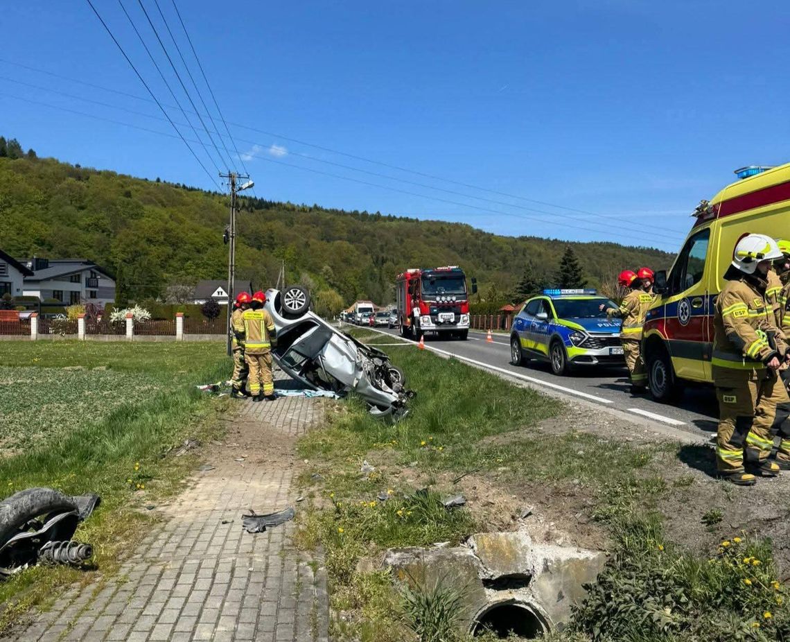 Tarnów, wypadek drogowy, zasłabnięcie za kierownicą, na sygnale, Wojnicz, Sukmania, akcja ratunkowa