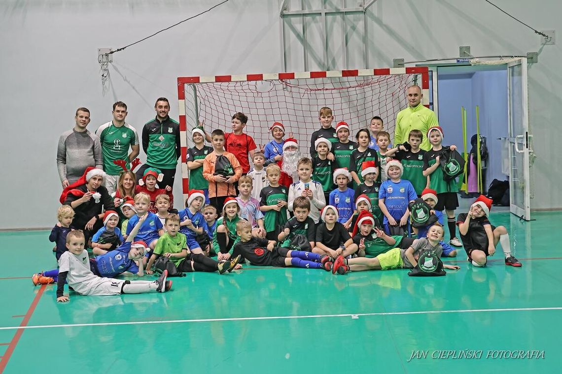 Wierchy Rabka-Zdrój, Rabka-Zdrój, biało-zieloni, piłka nożna, Wierchy, Mikołajki, święty Mikołaj, niecodzienny gość