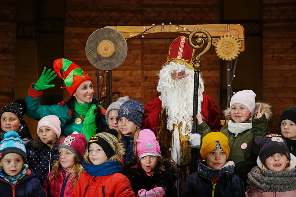 Na zdjęciu święty Mikołaj, który zawitał do rabczańskiego Amfiteatru