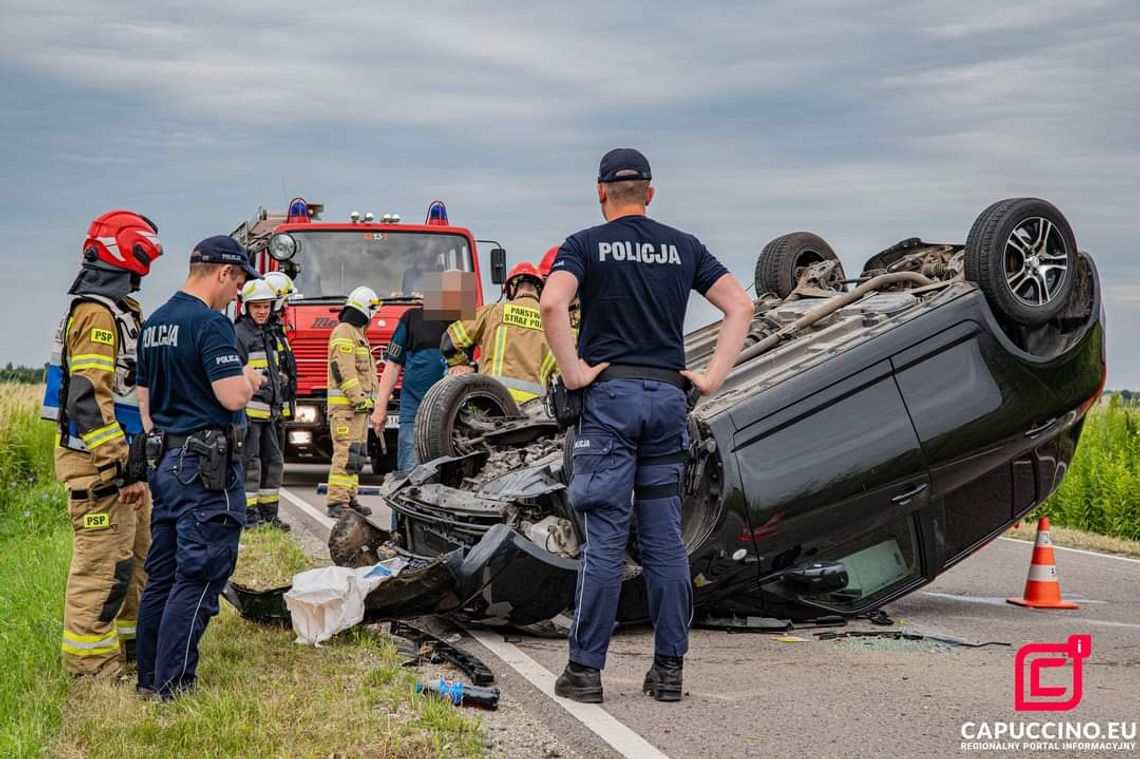 "Szczęśliwe" dachowanie osobówki w powiecie brzeskim [ZDJĘCIA]