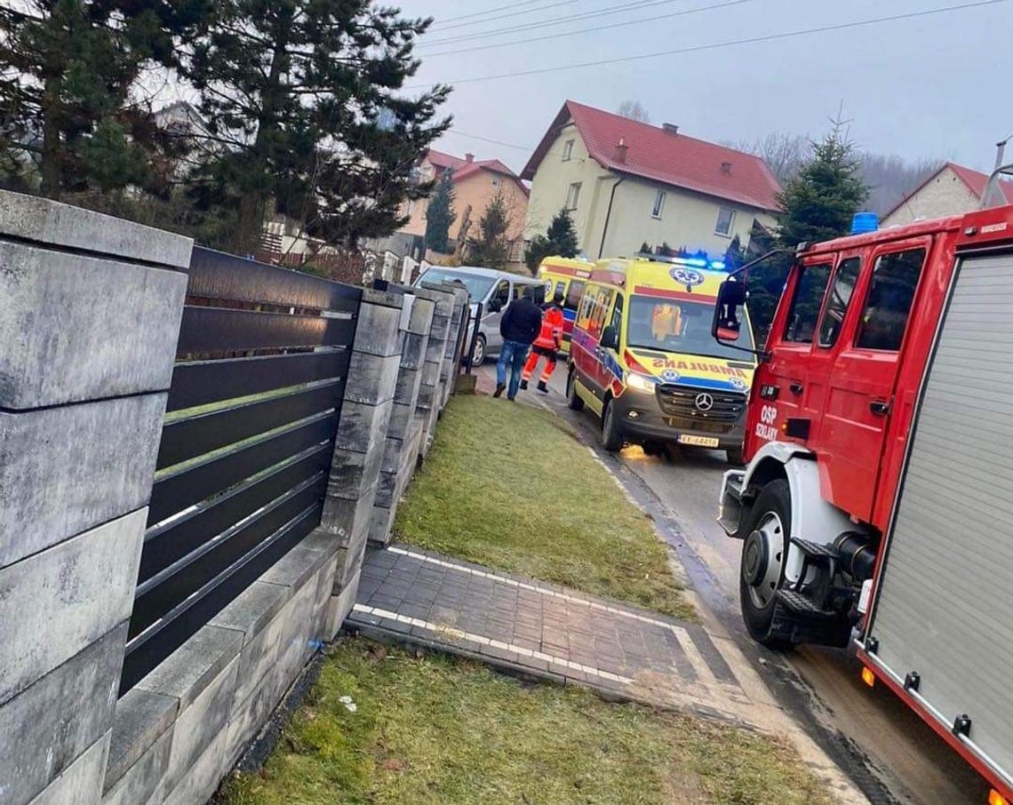 Szklary. Sześć osób poszkodowanych w wypadku busa z dziećmi (ZDJĘCIA)