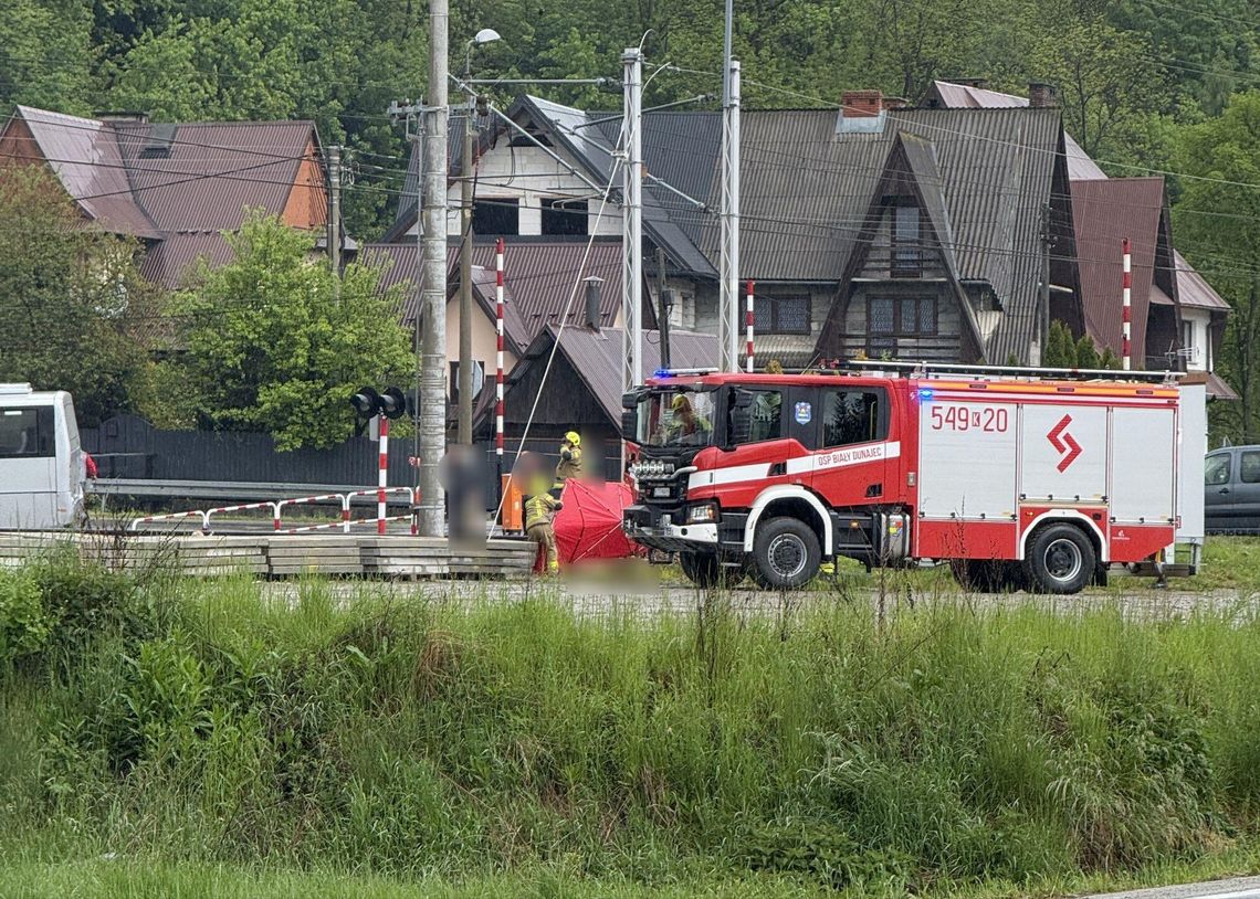 wypadek Biały Dunajec, tragiczny wypadek kolejowy, potrącenie przez pociąg, 17-latka zginęła pociąg, przejazd kolejowy Biały Dunajec
