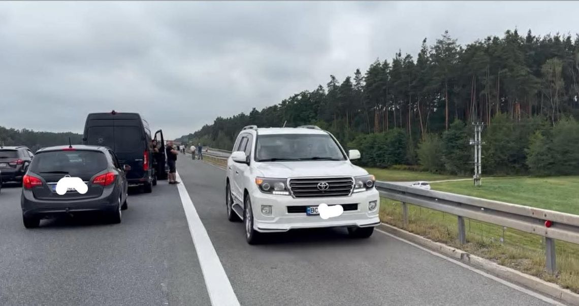 Jazda pod prąd, autostrada a4, jazda pod prąd na autostradzie, na sygnale, policja, wykroczenie drogowe, Bielcza, powiat brzeski, Tarnów