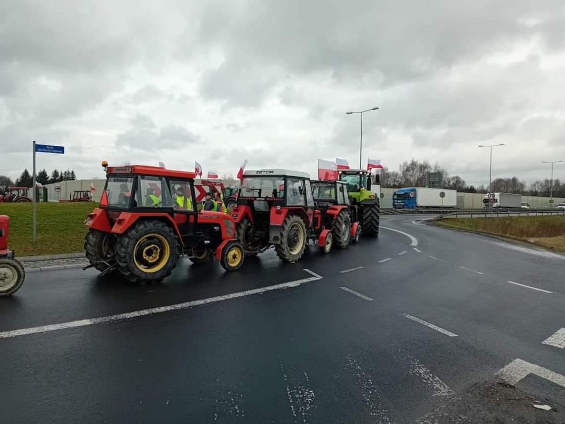 Na zdjęciu rolnicy podczas protestu na tarnowskich drogach