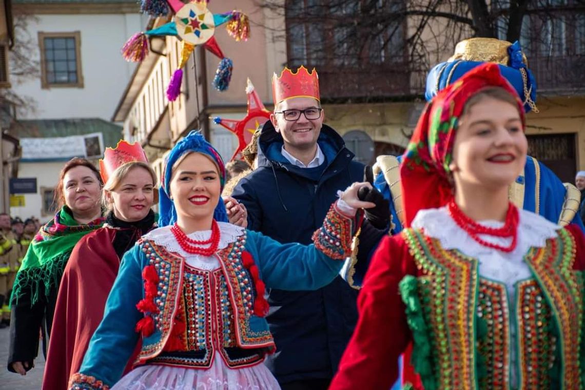 Tłumy na corocznym Orszaku Trzech Króli w Myślenicach (ZDJĘCIA)