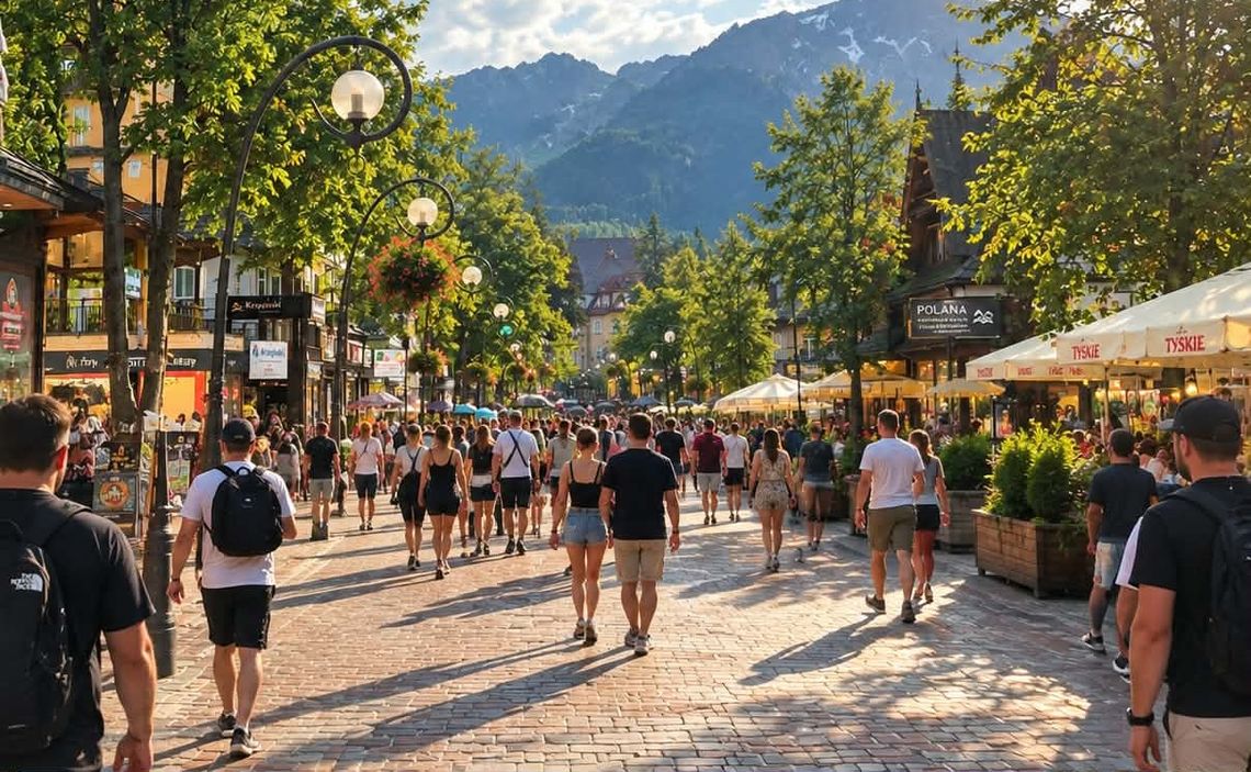 Tłumy na szlakach. Tysiące turystów wybrało Tatry na weekend
