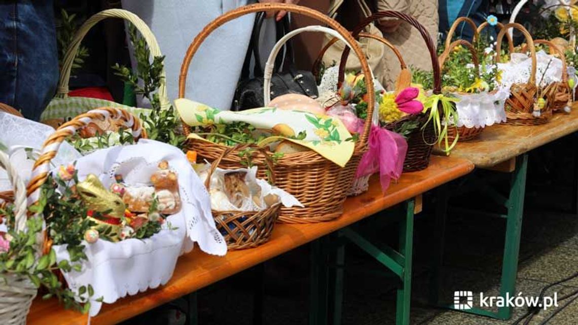 Tradycyjne święcenie pokarmów na Rynku Głównym w Krakowie