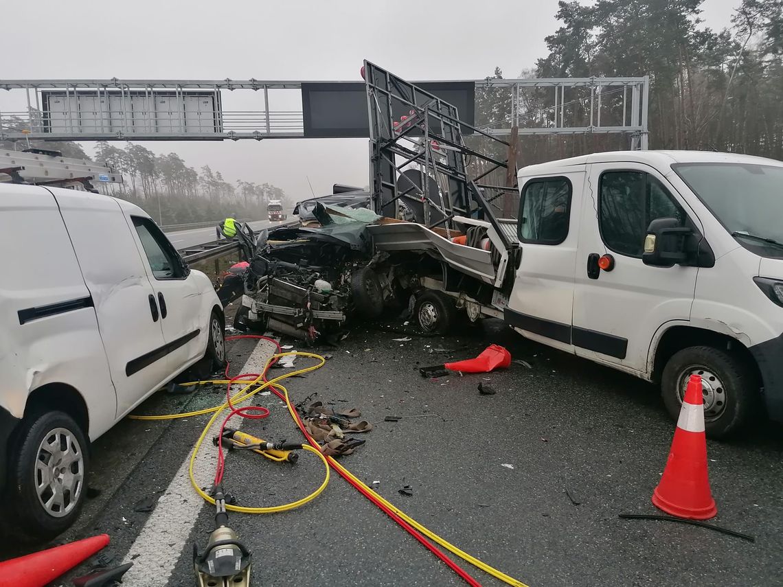 Tragedia na A4. Nie żyją dwie osoby, sześciu rannych (ZDJĘCIA)