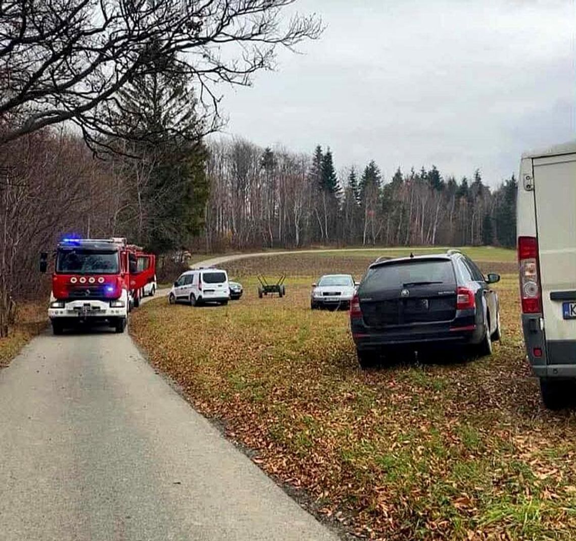 Tragedia na Limanowszczyźnie. 62-latek zginął podczas wycinki drzew Sądecczyzna, skrzętla rojówka, wypadek w powiecie limanowskim, wypadek śmiertelny w powiecie limanowskim, na sygnale, akcja ratunkowa