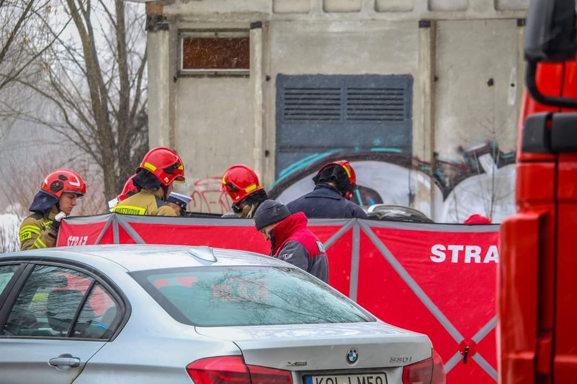 Tragedia na terenie Olkusza. Mężczyzna zmarł w samochodzie (ZDJĘCIA)