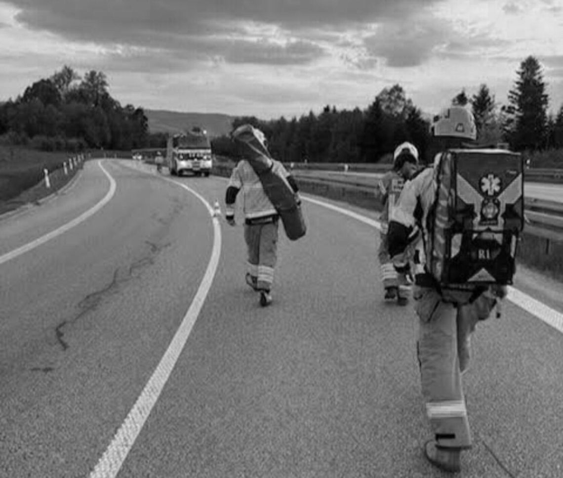 Tragedia na Zakopiance. 25-letni motocyklista zginął na „Patelniach” w Chabówce Patelnie, Chabówka, Zakopianka, powiat nowotarski, Podhale, akcja ratunkowa, akcja ratownicza