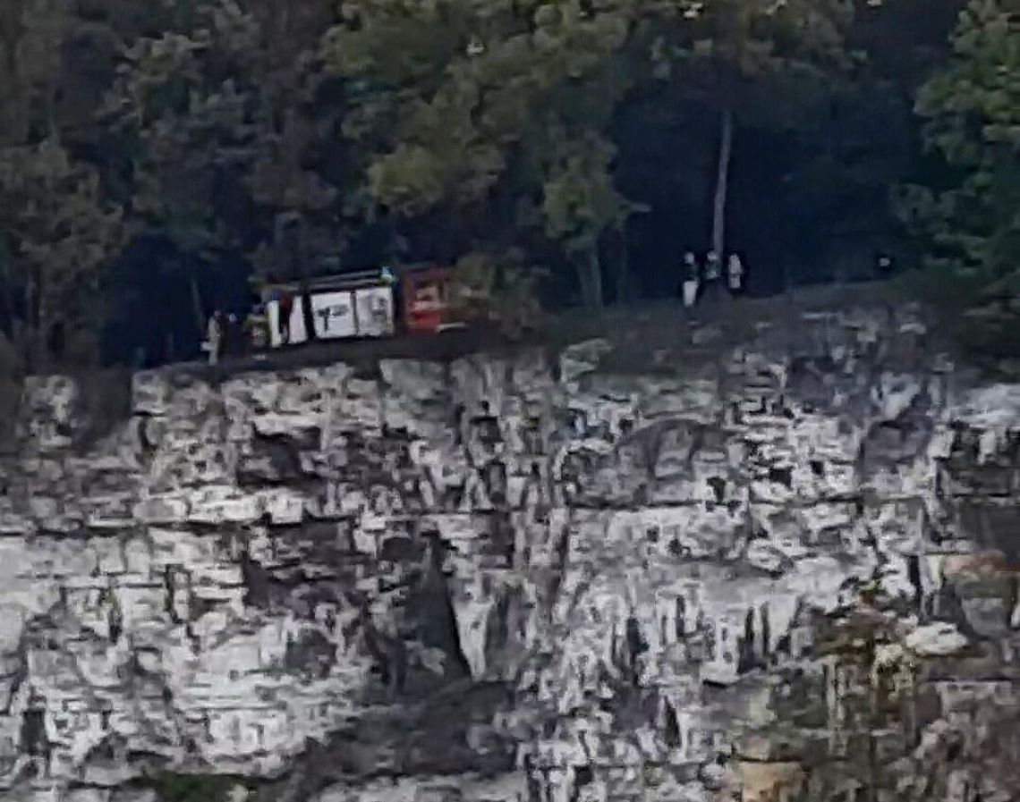 Zakrzówek, tragedia na Zakrzówku, kobieta spadła z klifu, zwłoki kobiety wydobyte z wody, śmierć kobiety, śmierdzi młodej kobiety w Krakowie