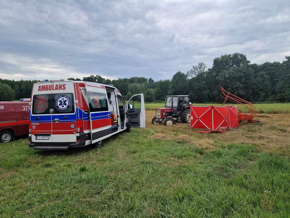 Tragedia pod Tarnowem. Prasa rolnicza zabiła mężczyznę