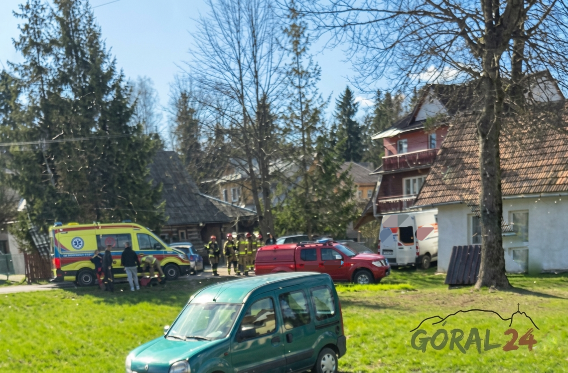 Tragedia w Chabówce: Kierowca zasłabł, uderzył w drzewo i zmarł w szpitalu Chabówka, powiat nowotarski, gmina rabka-zdrój, śmiertelny wypadek w Chabówce, wypadek samochodu dostawczego w Chabówce