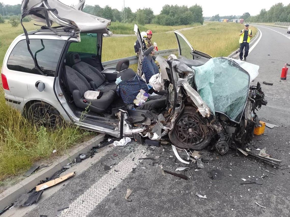 Tragedia w powiecie dąbrowskim. Trzy osoby zginęły na miejscu