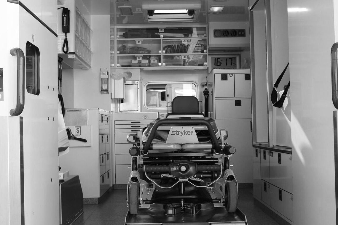 Zawoja, pogotowie ratunkowe, na sygnale, tragiczny wypadek, śmierć w Zawoi, wypadek na budowie, upadek z rusztowania