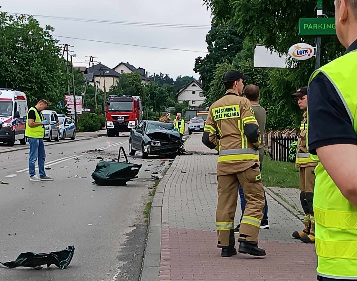 Tragedia w Rabsztynie. Kierowca osobówki zginął na miejscu [ZDJĘCIA]