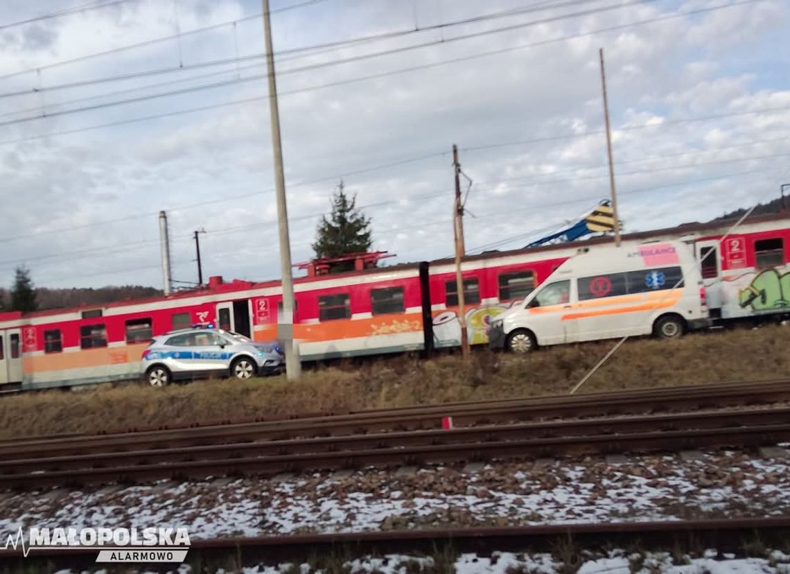 Tragedia w Suchej Beskidzkiej. 48-latek znaleziony martwy w pociągu [FOTO]