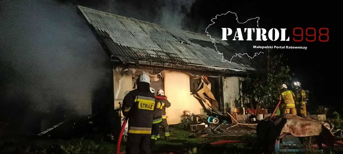 Wołowice, powiat krakowski, na sygnale, akcja gaśnicza, działania strażaków, straż pożarna, walka z ogniem, tragiczny finał pożaru, pożar domu jednorodzinnego