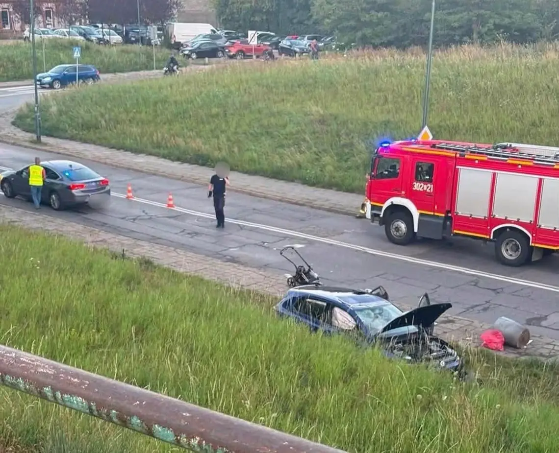Tragiczny wypadek w Krakowie. Samochód potrącił dwoje dorosłych i roczne dziecko